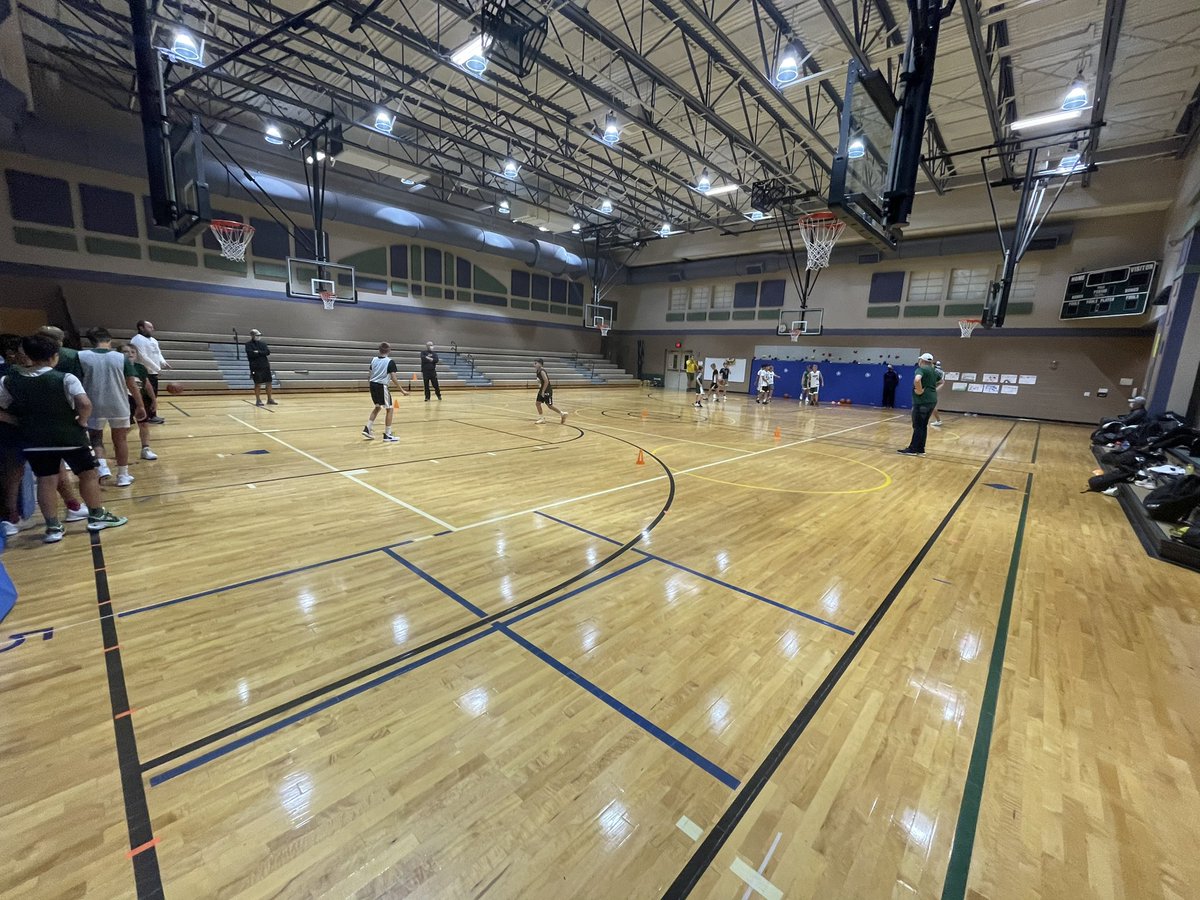 ZionsvilleBball's tweet photo. Got to see some practices last night. Players are working hard and getting better and coaches are putting in the extra time and coaching them up. #ZYBA https://t.co/LiBbBGqD8o
