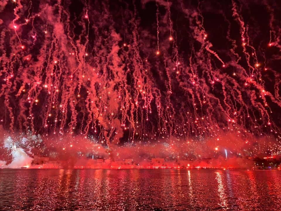 aitorlagunas's tweet photo. Hay muchas imágenes espectaculares del 70 aniversario de la ‘Torcida’ en Split

Por cierto, el Hajduk -como el 99,99% de las identidades que ha forjado el fútbol en el siglo XX por toda Europa- no cabe ni cabrá en una Superliga cerrada y elitista. Quizá eso también lo celebren https://t.co/dVRODHjEIf