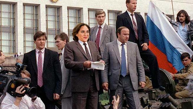 mbellatriu's tweet photo. El 28 d'octubre de 1993, a Moscou, Ada Colau declara la propietat privada de la terra a Rússia. https://t.co/mTorJpncpg
