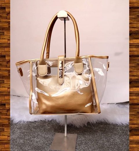SlayBoutique2's tweet photo. Transparent handbag now available ✅

Colors: Black, mint, gold, dusty pink, grey, khaki 

Price: R350

#GirlTalkZA #lockdown #HipHopAwards https://t.co/KUbpxgVVZ1