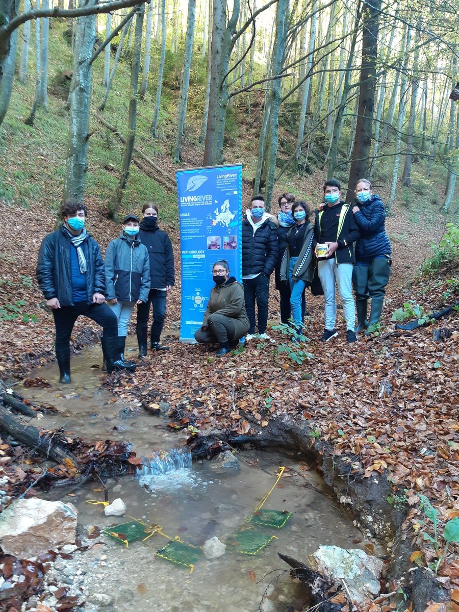 👫The field activities within the #LivingRiver project continued in the Pietrele lui Solomon area.  This time, the AMB representatives had with them the students of the “Mircea Cristea” Technical College, coordinated by teachers Oana Constantinovici and Germina Vasluianu.