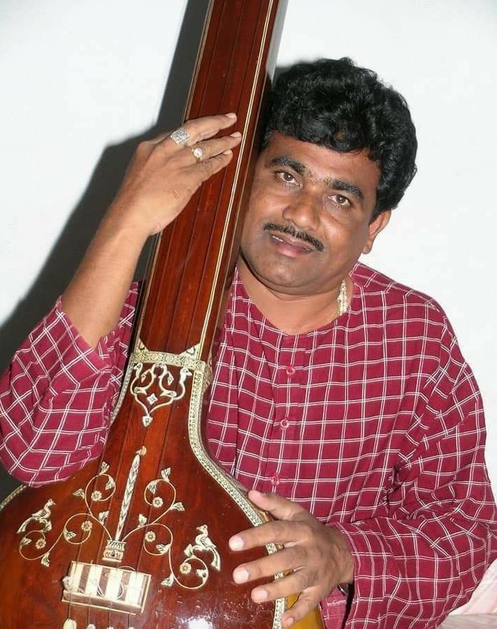 k_sindhanur's tweet photo. ದಶಕಗಳಿಂದ ಸಂಗೀತದ ಮೂಲಕ ಜನತೆಗೆ ಅರಿವಿನ ರಸದೌತಣ ಉಣಬಡಿಸುತ್ತಿರುವ ಹಿರಿಯ ಸಂಗೀತ ಕಲಾವಿದರಾದ ಶ್ರೀ ಅಂಬಯ್ಯ ನುಲಿ ಅವರಿಗೆ ರಾಜ್ಯೋತ್ಸವ ಪ್ರಶಸ್ತಿ ಒಲಿದು ಬಂದಿದ್ದು ಹರ್ಷದಾಯಕ ವಿಚಾರ......

ಕಲೆಯನ್ನು ಬದುಕುತ್ತಿರುವ ಕಲಾವಿದನಿಗೆ ಪ್ರೀತಿಯಿಂದ ಅಭಿನಂದನೆಗಳು. https://t.co/4TkXKixRfg
