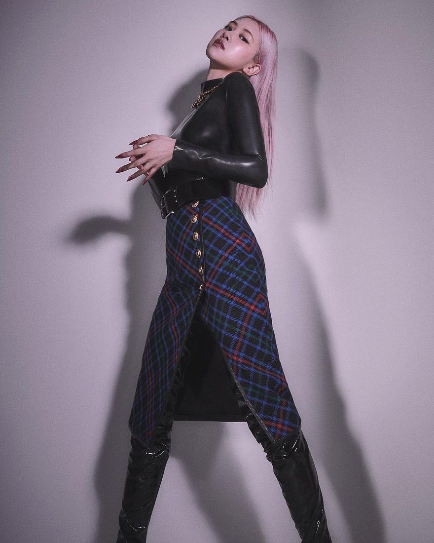 beulpingasia's tweet photo. ROSÉ and SAINT LAURENT
     @BLACKPINK #로제 https://t.co/PfcOiT9xSB