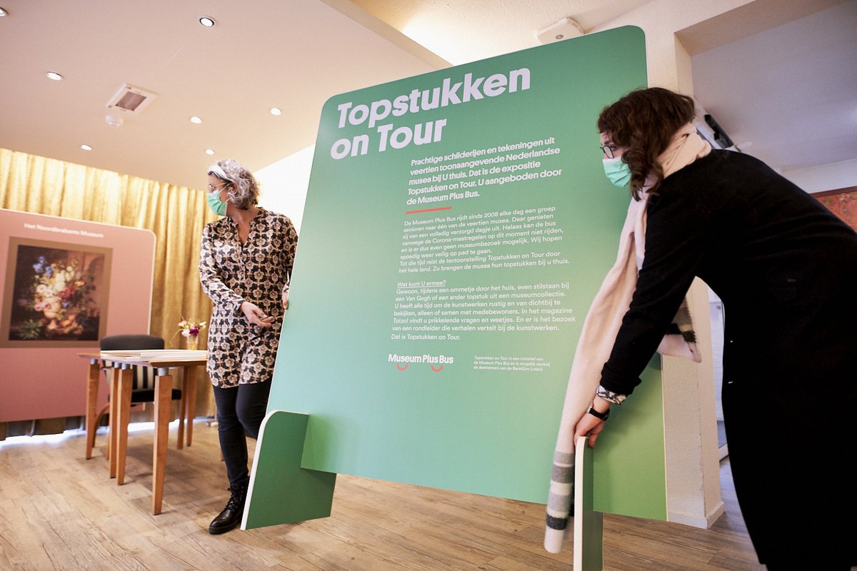 NoordbrabantsM's tweet photo. #NIEUWS | Vanwege de coronacrisis kunnen veel kwetsbare ouderen niet meer naar het museum. @MuseumPlusBus draait daarom hun concept om: ze brengen de kunst naar de ouderen toe. https://t.co/HCxWXE4Wv1