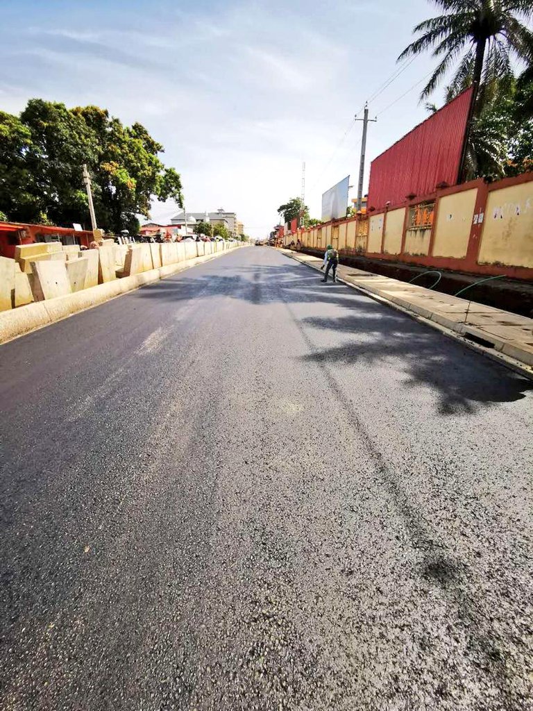 MTP_GN's tweet photo. #FlashInfoMTPGN: Reconstruction de la route Pont 8 Novembre-Belle vue.
En cours: Ouverture de caniveaux, construction de dalots et application des couches de fondation et de base.
Ces travaux sont exécutés par l'entreprise #CBITEC et contrôlés par @egis . https://t.co/p3qjMcBR0b