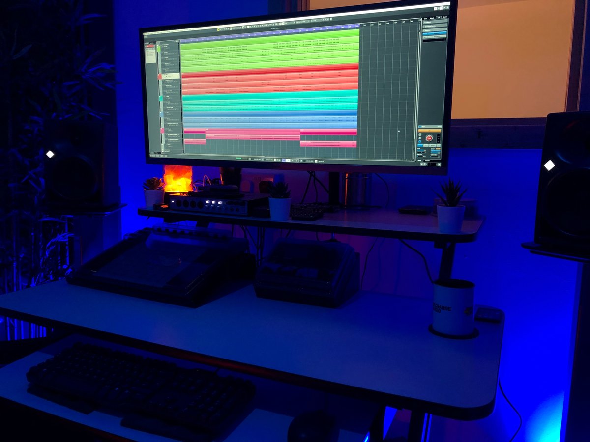 RechargeAudio's tweet photo. Fresh Samsung 4k screen installed in room 2... looks so crisp at 4k resolution 👌

#studiolife #studiobuild #samsung #mixing #mastering #mixandmaster #rechargeaudio https://t.co/lz0Z2dOp8J
