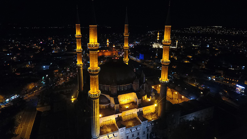 DIBAliErbas's tweet photo. Hz. Muhammed Mustafa (s.a.s) Efendimizin dünyayı şereflendirdiği Mevlid Gecesi olan bu mübarek gecede saat 21:00’de ülkemizin tüm minarelerinden yükselecek salavatlara aziz milletimizi iştirak etmeye davet ediyorum.

Salât ve Selâm Senin Üzerine Olsun 
Ey Âlemlere Rahmet Nebi! https://t.co/8j54dbg08H