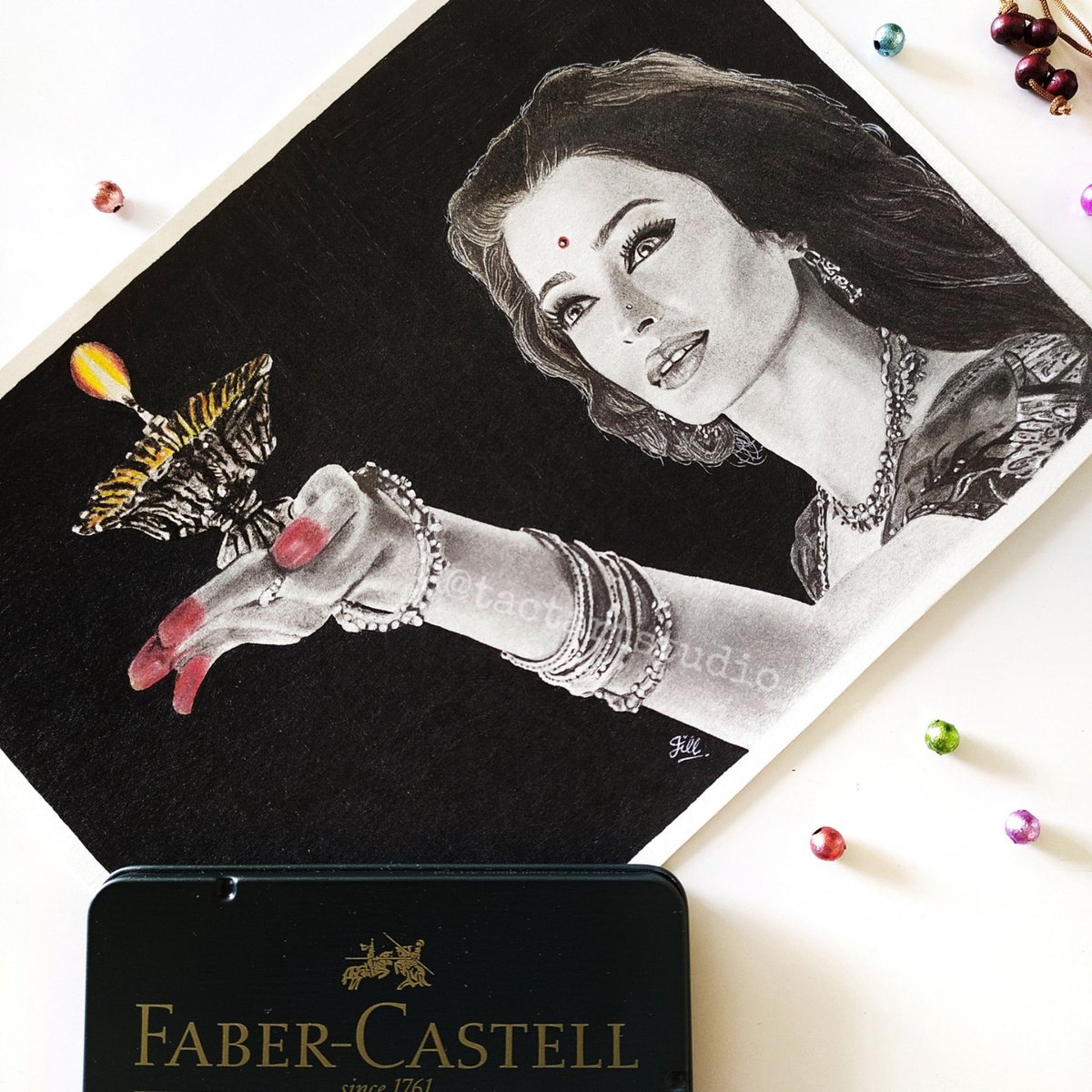 JillPatel_06's tweet photo. The most beautiful #AishwaryaRaiBachchan 
-
Recently done Pencil artwork...💝
-
#ArtistOnTwitter #artshare #sketch #Sketching #ArtofLegends #drawing #sketchart https://t.co/yjCmqd85YZ
