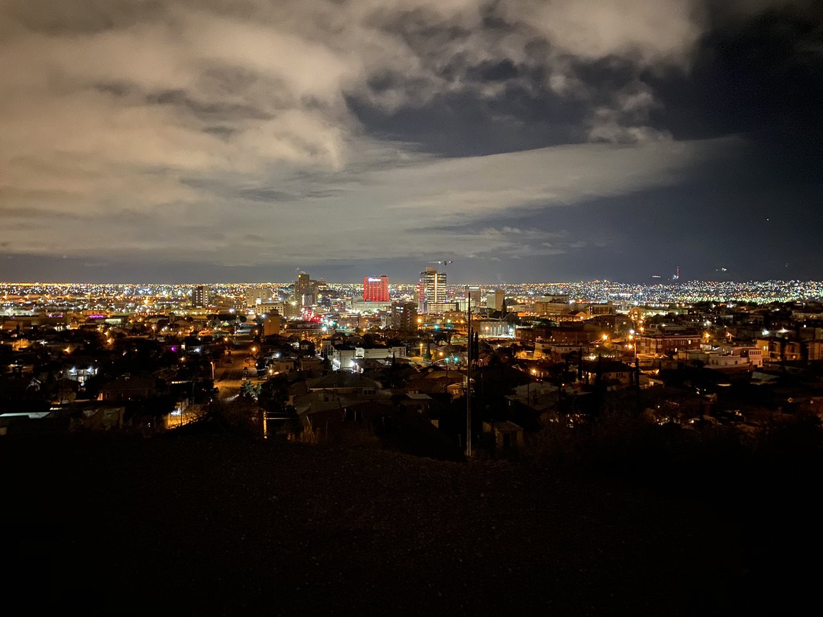 achacontv's tweet photo. 5:43 A.M. 
Clear skies, mild winds, but still VERY cold! 🥶 
Remember to bring your pets and plants inside, and check up on your loved ones! Bundle up El Paso! 
#ktsm9news #ktsmweather #winterinfall https://t.co/omkmHfp640