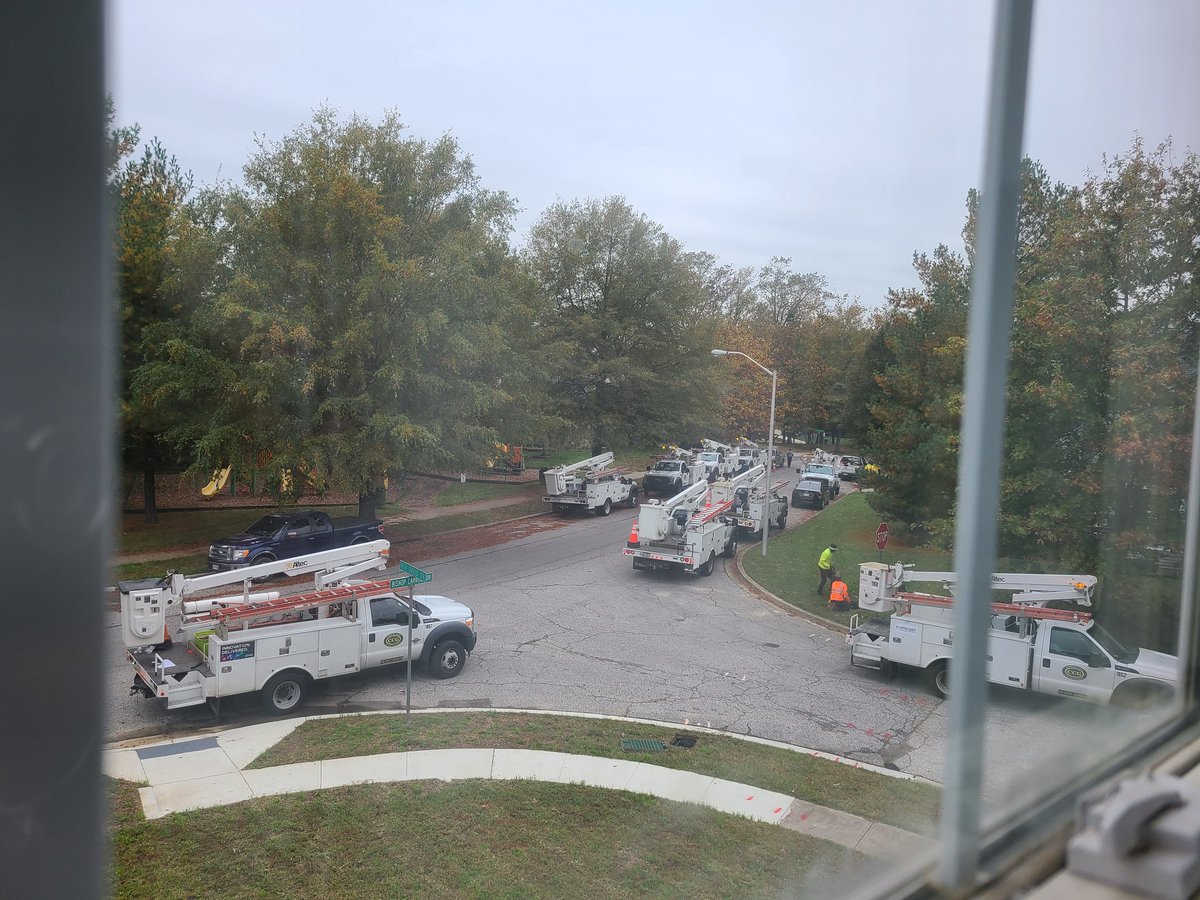 Loni71S's tweet photo. @comcastcares why was ground cable box left open? Hope no one is injured, due to your major oversight! https://t.co/i0ur56ggXx