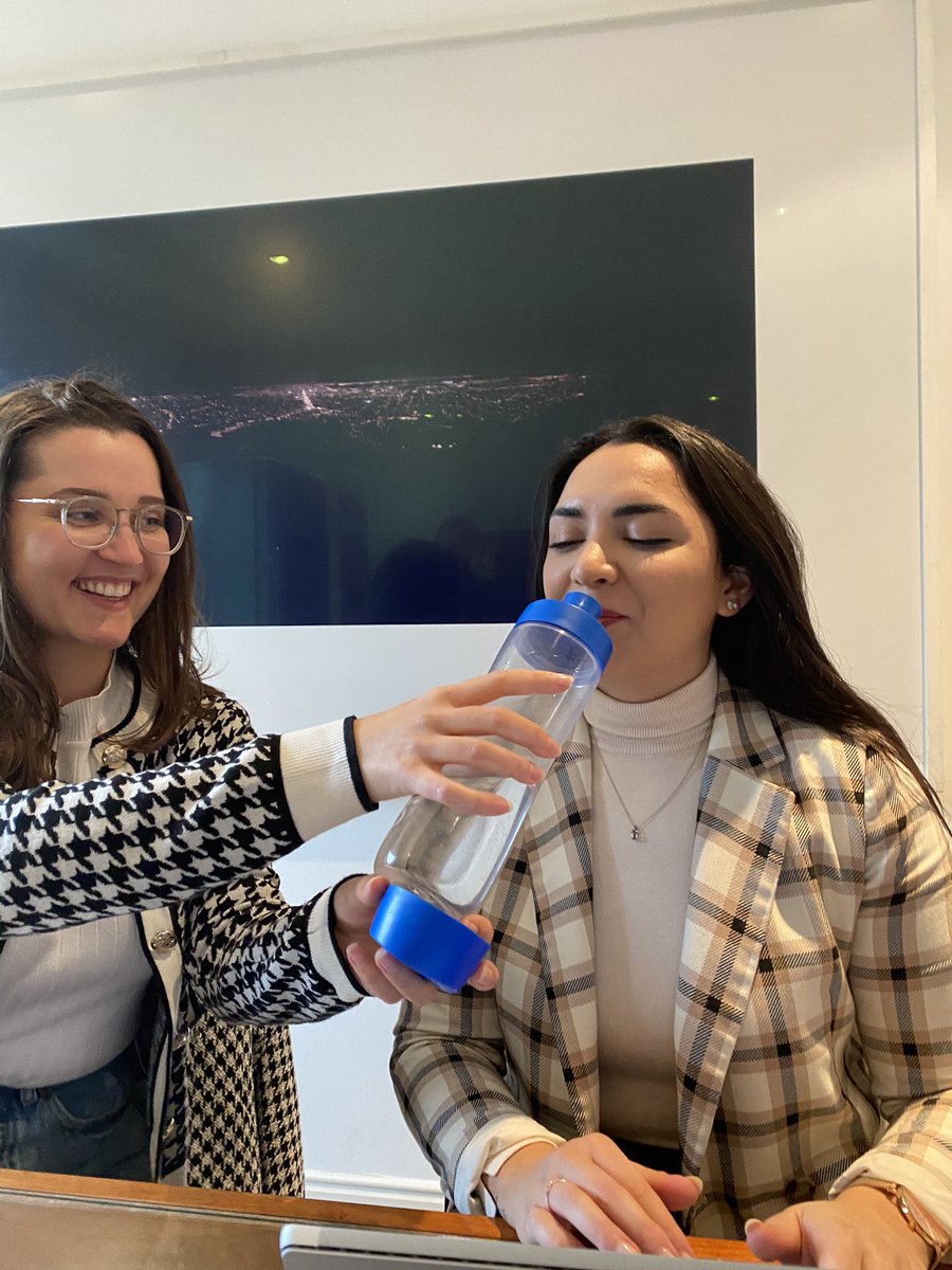 bakedbeanmedia's tweet photo. Team work at #bakedbeanmedia 💪😂 the love between our interns is so strong that they even feed each other 😍😂

#InternUpdates #teambuilding #teamlove #internship #WednesdayMotivation #london https://t.co/Ac7BQVSGXZ