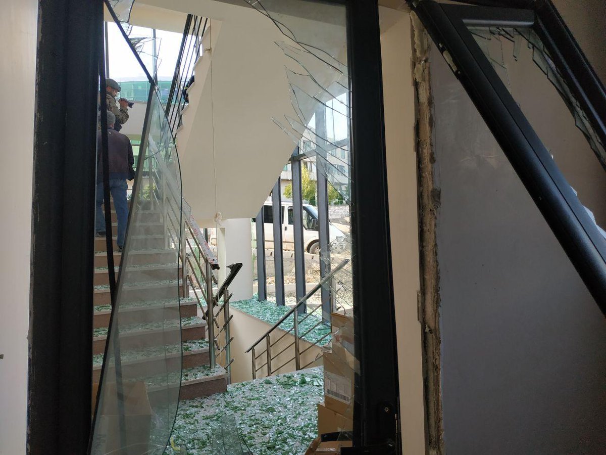 ecruoseR's tweet photo. #Azerbaijan-i armed forces struck more than 15 times on different parts of the capital #Stepanakert and Shushi town, deliberately targeting the maternal and child health center and some residential and public objects.
@Artak_Beglaryan , Ombudsman of the #Artsakh Republic https://t.co/UqRpcdRhpQ