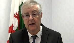mik61scot's tweet photo. @BoHughesWasHere @Phoebejoy1611 @pedrshenks @AndrewRTDavies @MarkDrakeford Mark Drakeford comes across as an impressively stupid man, devoid of any analytical skill or basic common sense 🤔
#lockdowngate https://t.co/xRmHZnQsqw