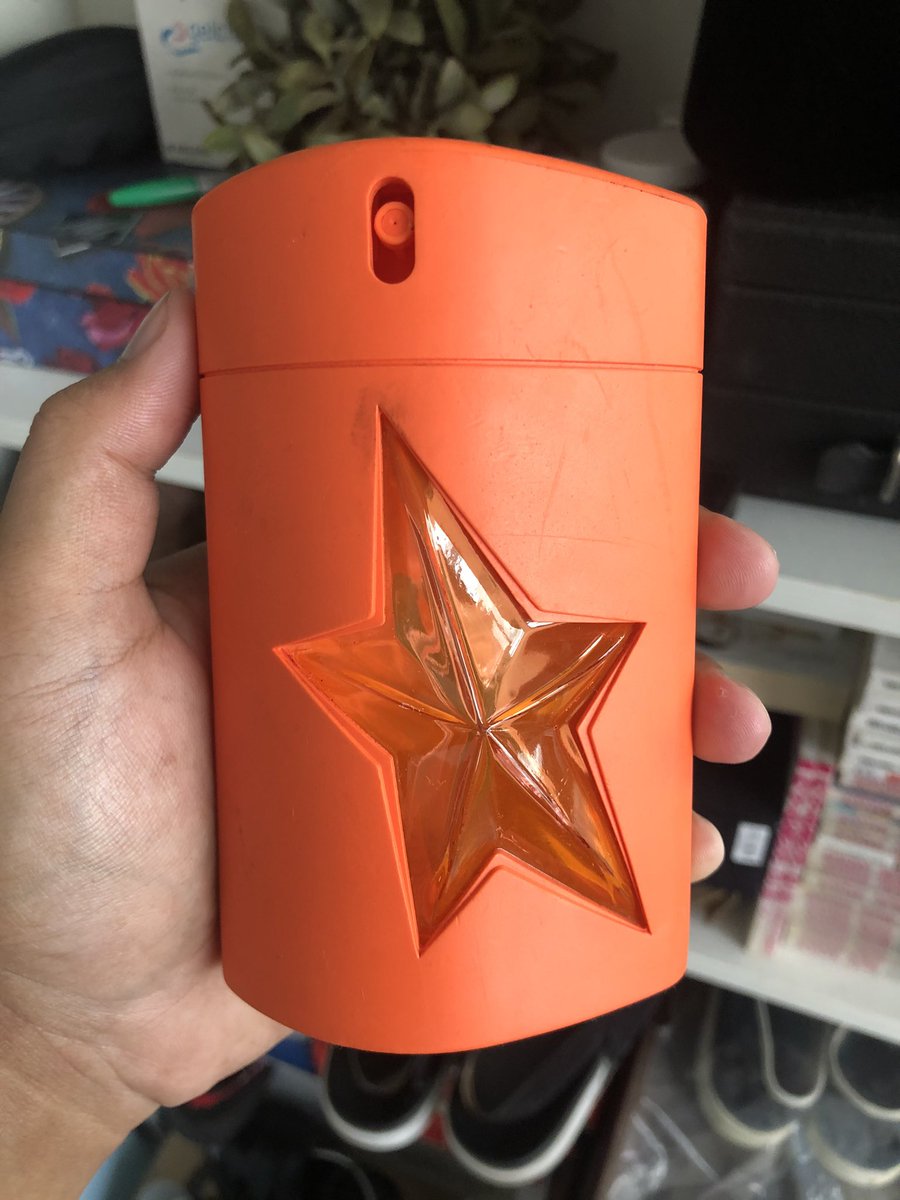 Januarhaikal's tweet photo. Tak tahu yang perfume ni akan jadi sejenis unicorn dan artifak it’s hard to find kalau tahu dah beli extra untuk disimpan dalam collection.
Moga dibuka kan pintu hati Thierry Mugler untuk di reproduce balik. Amen.
#ultrazest #thierrymugler https://t.co/v4Z9KdVkAZ