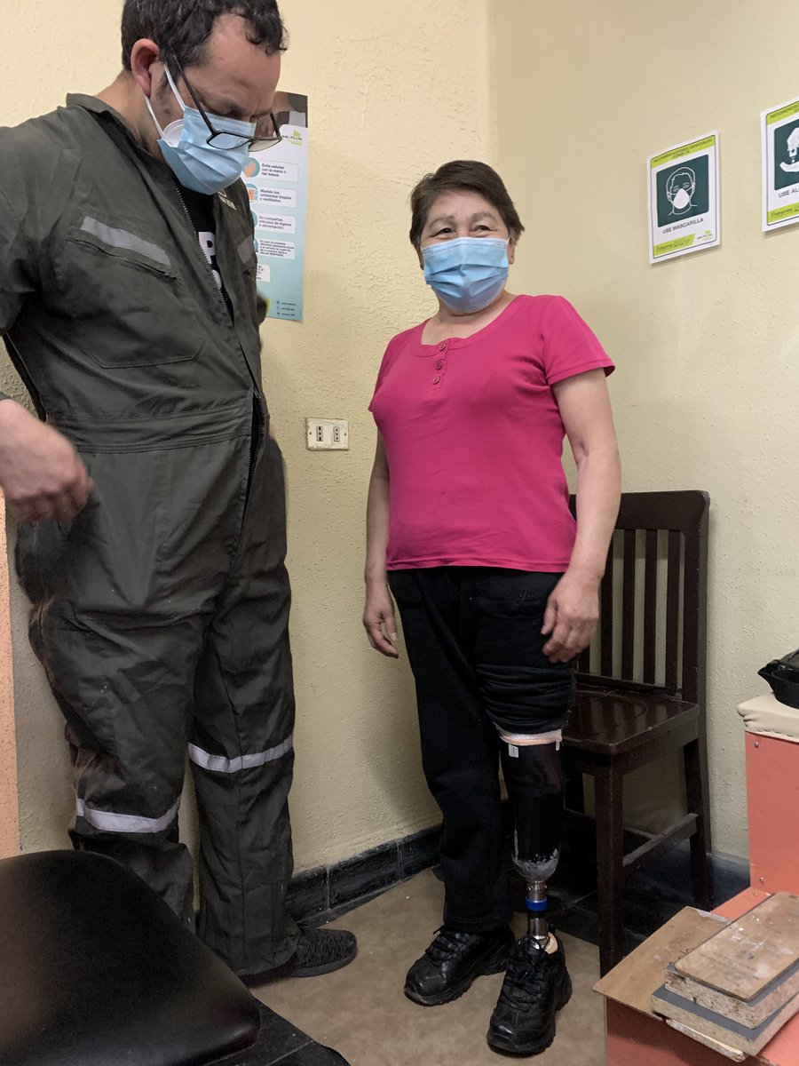 HSJ_Oficial's tweet photo. El equipo del Laboratorio de Ortoprótesis de la Unidad de Medicina Física y Rehabilitación del @HSJ_Oficial, entregó las seis primeras prótesis confeccionadas en el Laboratorio. Éste es el segundo laboratorio a nivel metropolitano y uno de los más importantes a nivel nacional. https://t.co/i2pruFiUyT