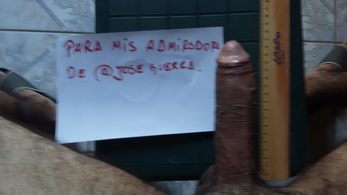 para mis queridas admiradoras, estoy empezando a masturbarme, para que se me levante....😜🤗😎