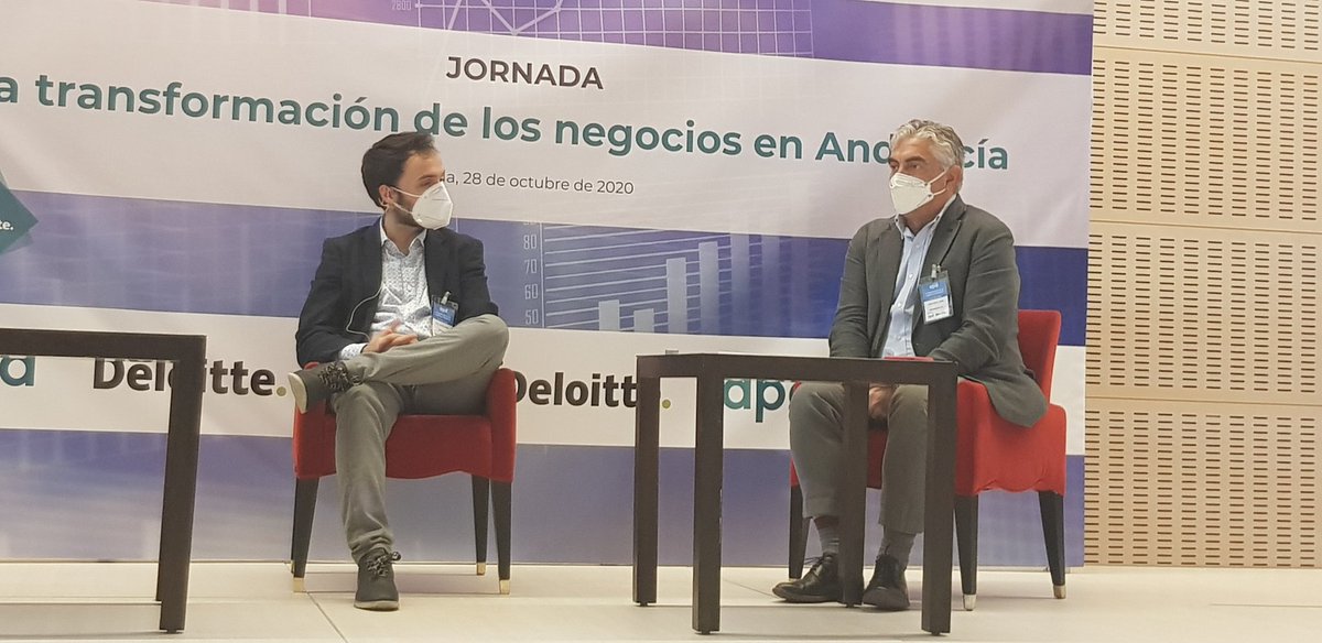 fmedinaab's tweet photo. Para #javiercano de @EurosemillasSA la transformacion digital consiste básicamente en captar datos y saber que hacer con ellos. Ser capaces de analizarlos y tomar decisiones. HAY QUE INVERTIR EN DATOS @Deloitte_ES @APDasociacion @CristianLaySA #transformacionnegocios https://t.co/Xj14CWNkfS