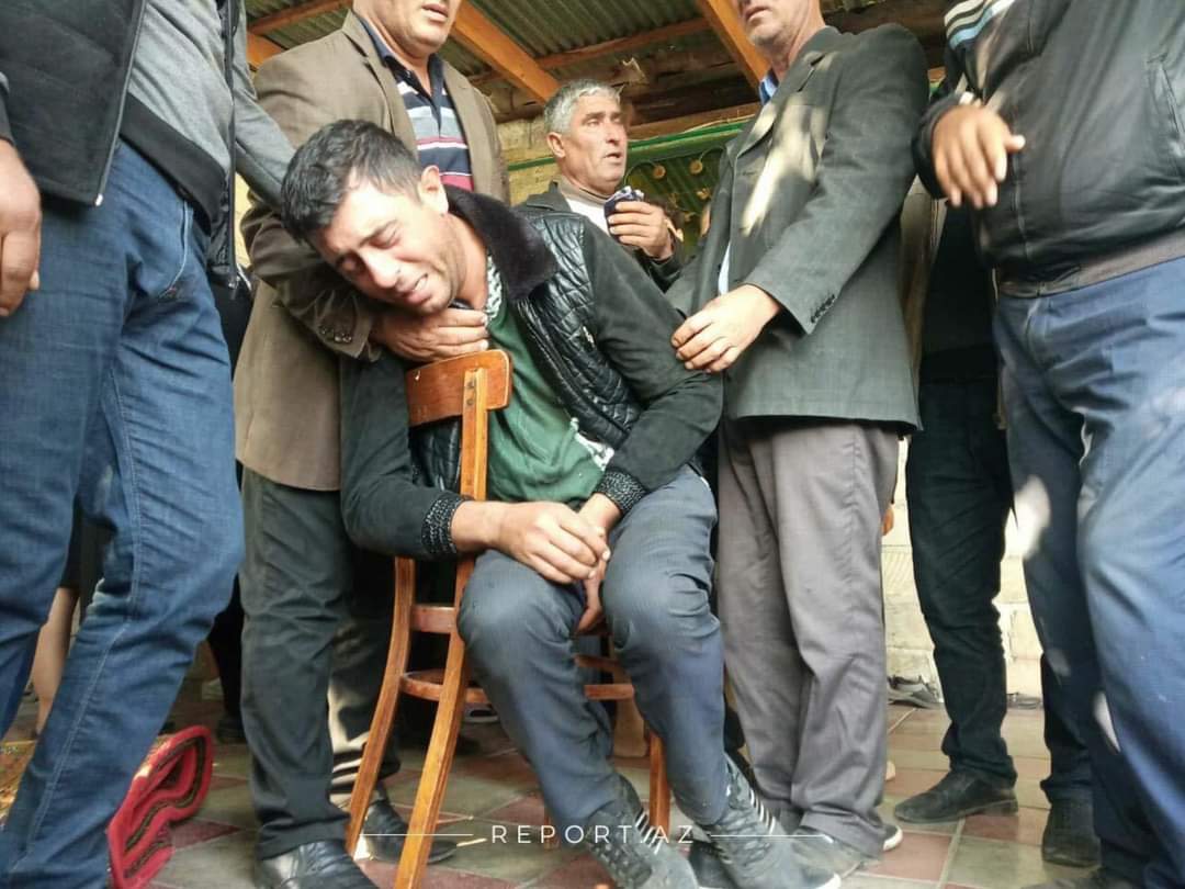 Husnik_az's tweet photo. A father lost his little daughter because a coward #Armenia threw a missile into their peaceful home, far from the war zone...

How long will you be silent?  How long will you remain neutral???
@UN 
@humanrightsdtr 
@NATO 
@BBCBreaking 
@CNN 
@AlJazeera_World 

#StopArmenia https://t.co/UUfNNthpQy