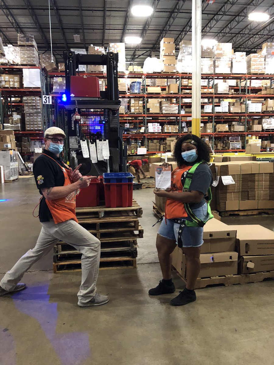 ShannonVick4's tweet photo. More Tuesday recognition for great Associates congratulations to Javier, Art, Maria and Sabrina @JenniferSGagne1 @BLRoller34 @HDLorenda @KHussey619 @dougschmidt23 @markmelone11 @1109kg @AJohnson5875 https://t.co/1a5QBS4FfF