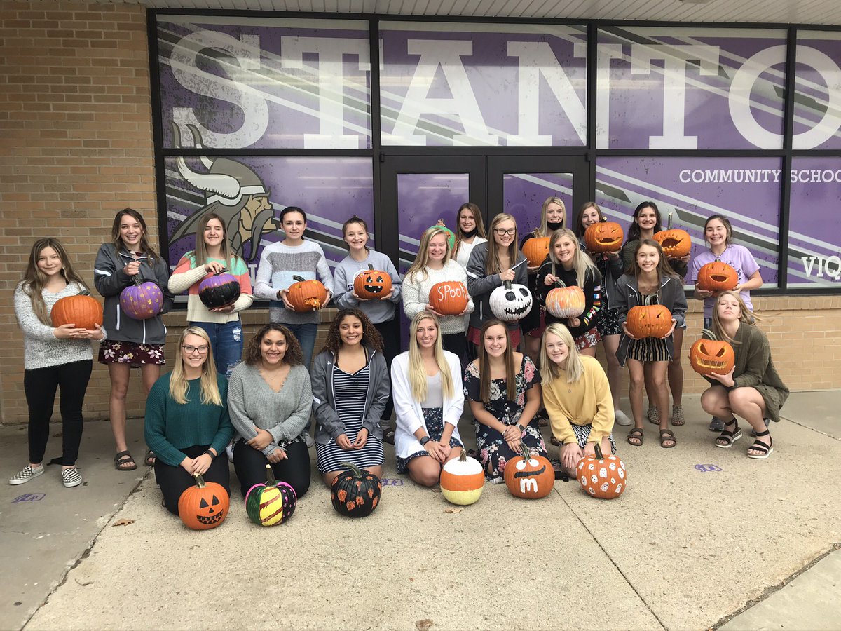 Tonight the Queens travel to Norwalk to take on the Gladbrook-Reinbeck Rebels in the regional final! So very, very proud of this group and all they continue to accomplish! Game time is 7:00 and tickets must be ordered on-line! See you in Norwalk!! 🏐💪#UNITED #GOQUEENS