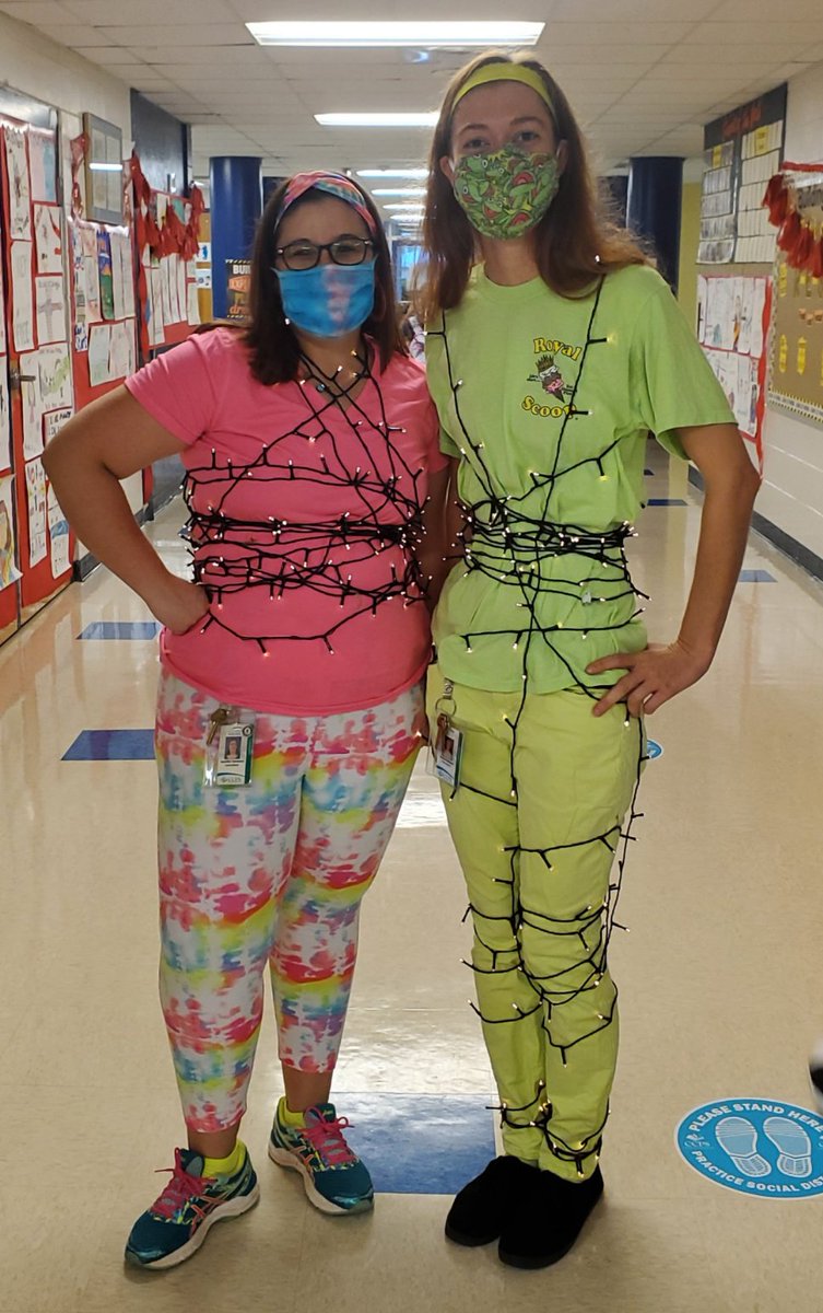 SeaGateMC's tweet image. Our future is so bright! Shining bright on Day 3 of Red Ribbon week  💡🎀 #BuildingBrightFutures @SeaGateES @KatieCarney317 @ms_sge