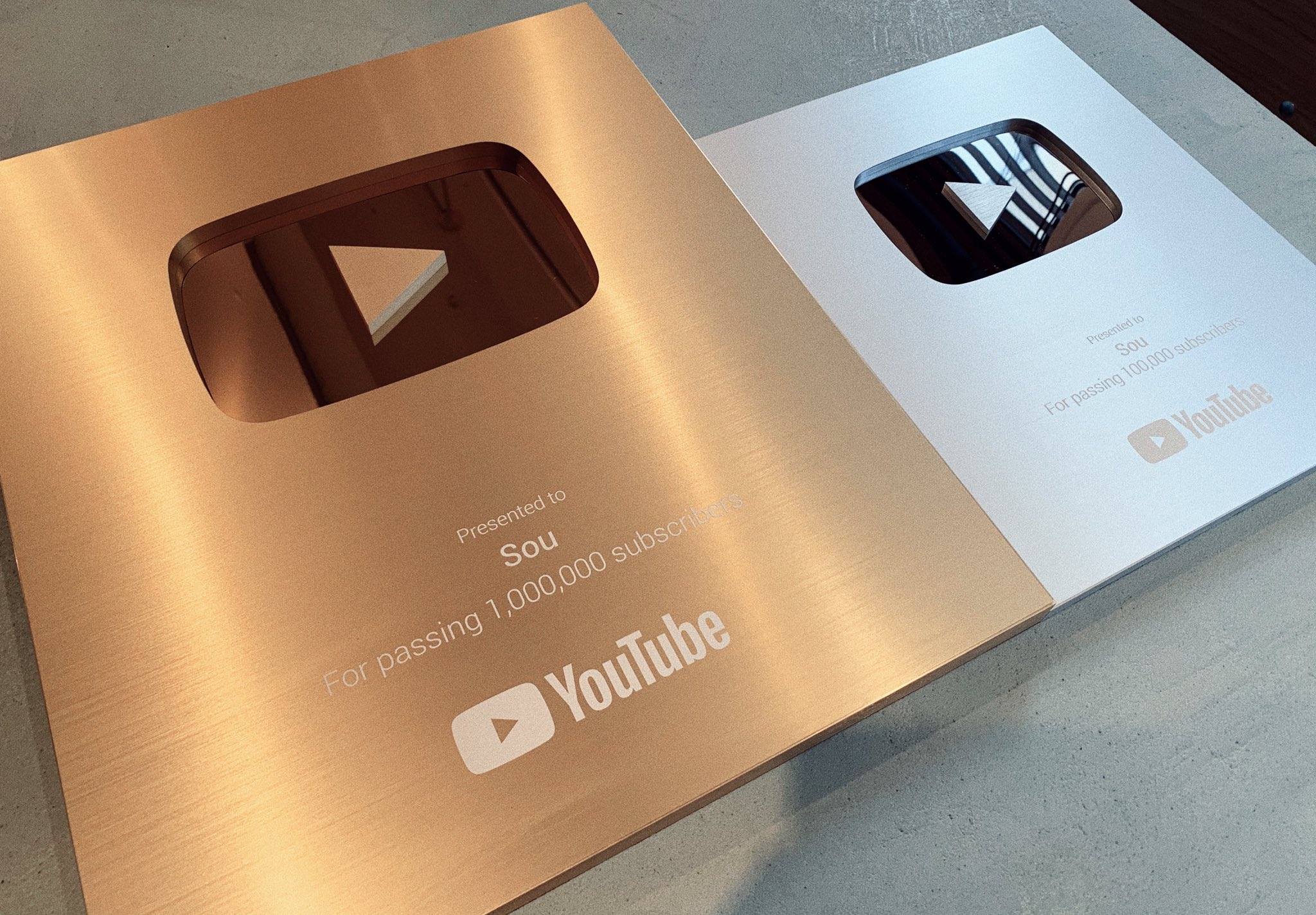 تويتر よさsou على تويتر Youtubeから盾が届いた 金と銀どっちも貰えた 嬉しい T Co Unxk0jueuc