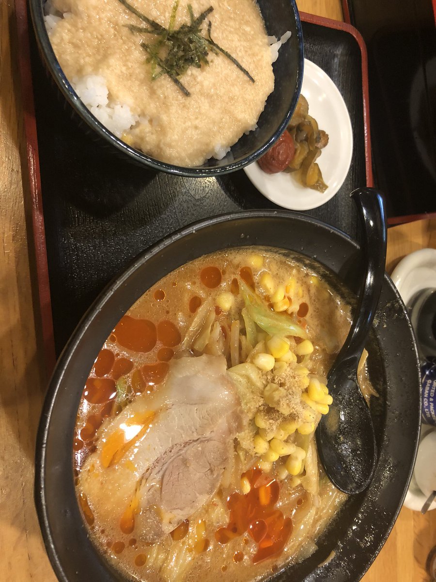 kobajun09's tweet photo. 仕事終わりの駅までのルートにラーメン屋があるのが悪い！！
誘惑に負けた俺は悪くない！！ https://t.co/MLmkX5fG0O