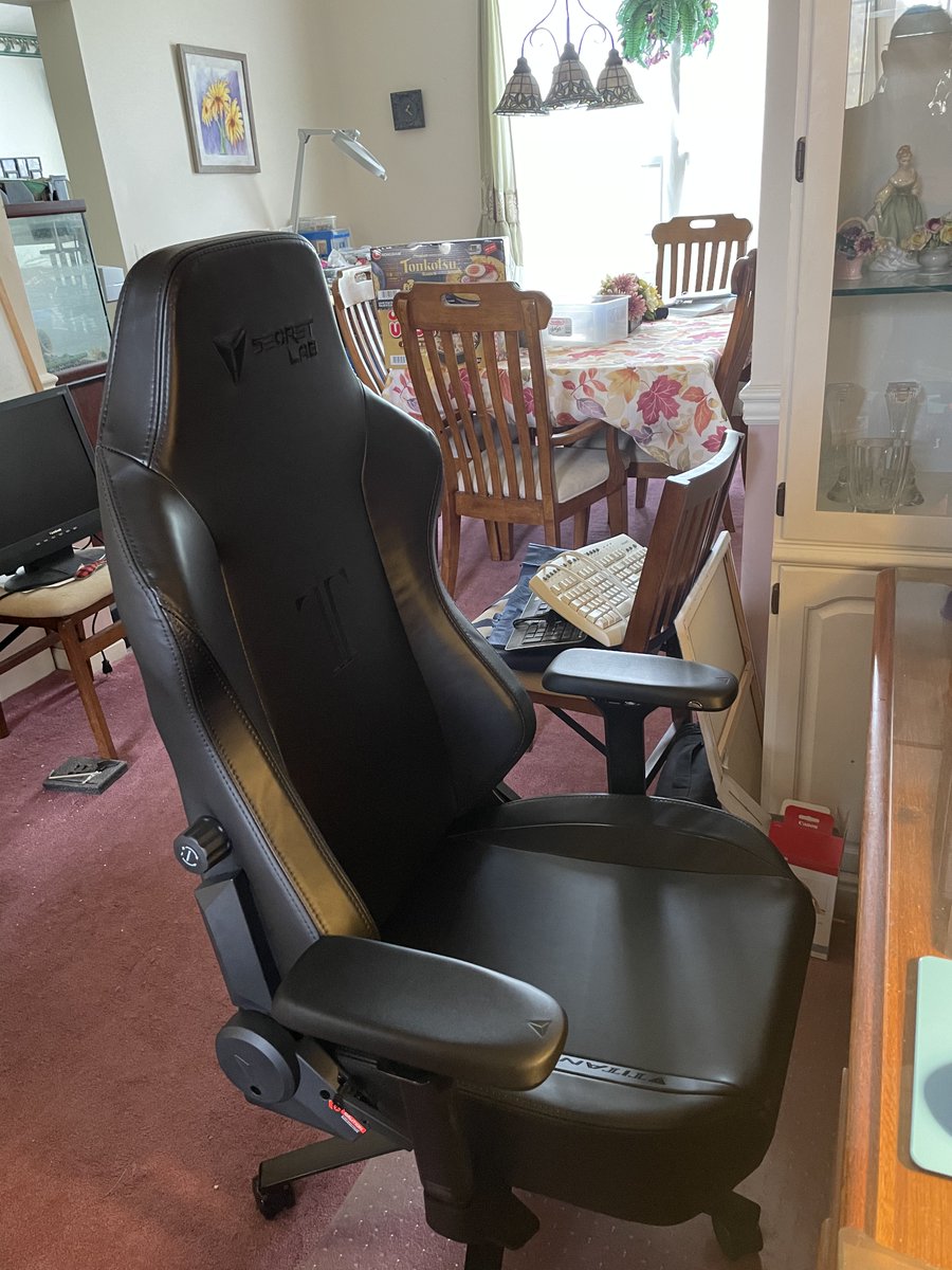 gcarey3's tweet photo. Newest addition - #Secretlab Titan https://t.co/Vukh3vK5dG