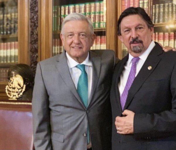 Si la enfila contra el outsourcing, atendiendo a los consejos de Napoleón Gómez Urrutia que desea el control de las nóminas, México perderá 5 millones de empleos de un solo golpe.
Del control económico, vendrá el político, hacia un nuevo corporativismo.