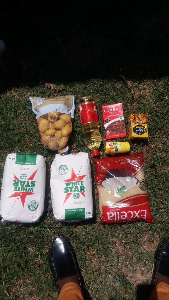 TwaniAndile's tweet photo. Another family fed. With your support we will be able to feed many families. Sisonke SA is in proud partnership with Rene Richards @RREliteTrainin1  @DumDiesel @komphelasteve @RealSisonke @kaizerm_jr 

To support our campaign click: https://t.co/ISRbf9PLnN https://t.co/Kc393rfszA