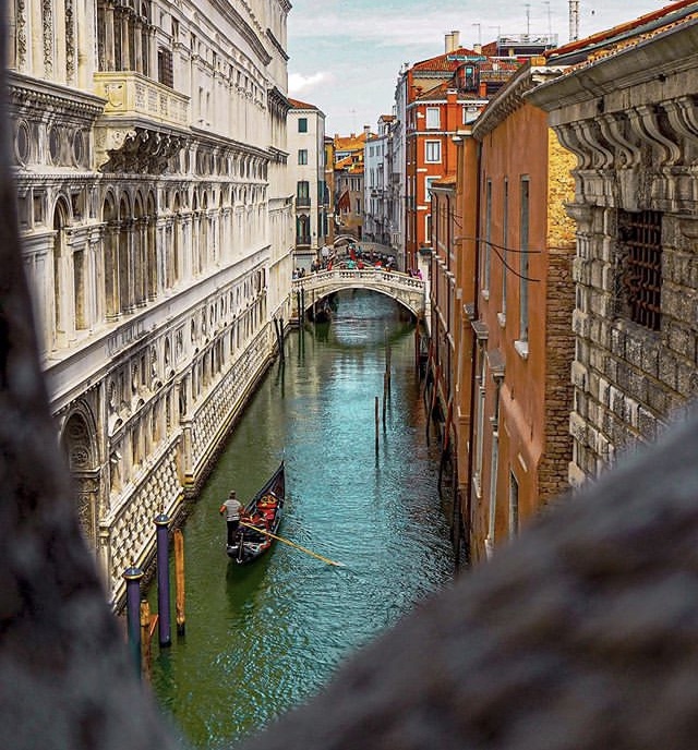 PhotographyAcad's tweet photo. #StudentSpotlight: Venice glowing during the day and at night by #BAPHstudent Dane Hitchon 📷 Check out more of his wonderful work ➡️ https://t.co/sDinQT0Vqx
#photographystudent #veniceitaly #architecturalphotography #BAPH https://t.co/NwSfq02pjo