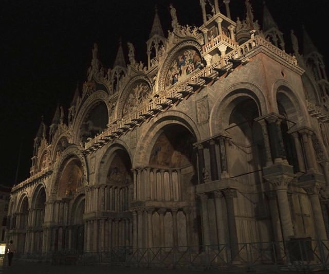 PhotographyAcad's tweet photo. #StudentSpotlight: Venice glowing during the day and at night by #BAPHstudent Dane Hitchon 📷 Check out more of his wonderful work ➡️ https://t.co/sDinQT0Vqx
#photographystudent #veniceitaly #architecturalphotography #BAPH https://t.co/NwSfq02pjo