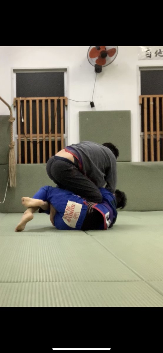 本日の柔術は3名。
久しぶりにスパー動画撮るもクソミソにやられるだけの2度と見たくない映像になりました。
抑え込みから逃げただけの日。
膝は大丈夫そう。
#玉野グラップラーズクエスト #グラップリング #ブラジリアン柔術 #柔術 #BJJ #Sundayslumtown #Sundayslum https://t.co/h4Xa6Uuj7c