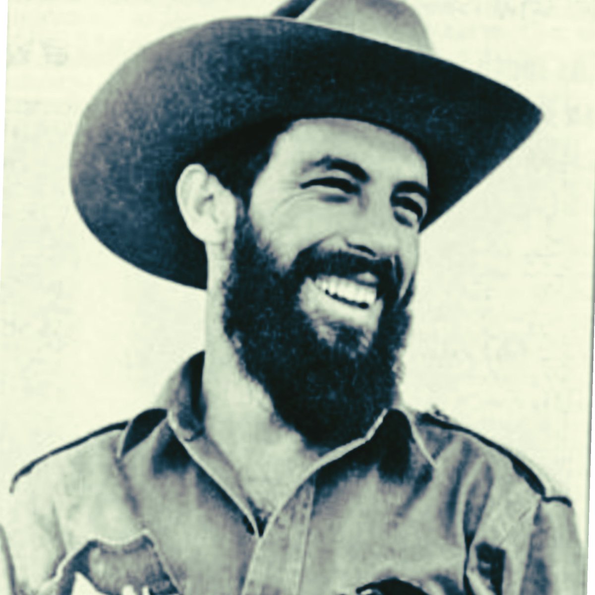 El guerrillero heroico #CamiloCienfuegos supo claramente desde inicios de la Revolución Cubana que "La unidad es el triunfo", una verdad que hoy, a 61 años de su partida, sigue siendo clave en la lucha de los pueblos. https://t.co/tFO8Buh7FE