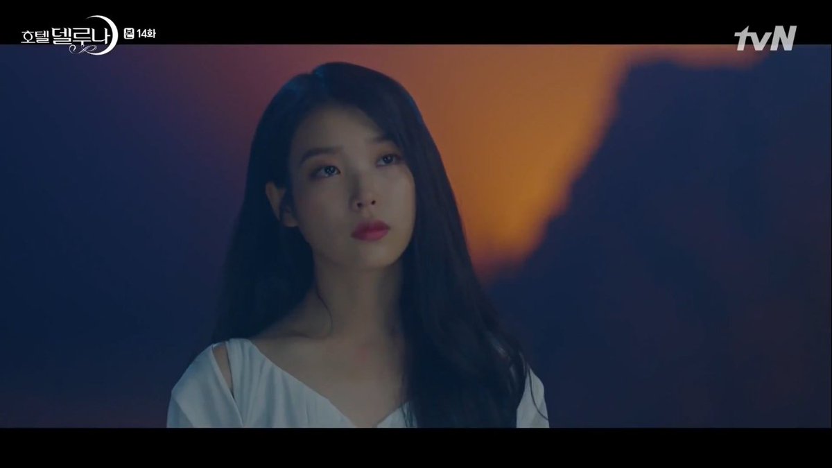 the way they be scaring me 'cause she was wearing the same dress as the one in the thoughts of Chan Seong where she was being cease to exist #HotelDelLuna