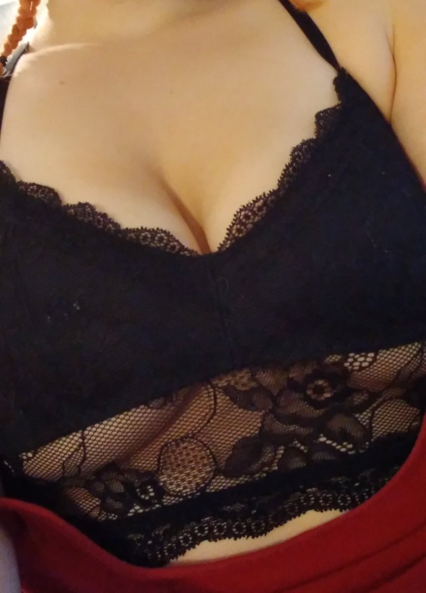 babypeach422's tweet photo. The underboob is strong in this one 👀 https://t.co/5MLVvClQI4