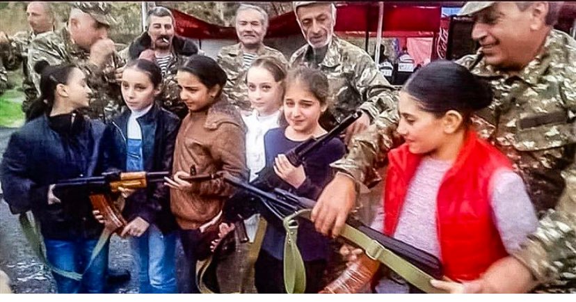 Sevda42503210's tweet photo. The #Armenian government is already arming teenagers.This is a violation of children's rights. Is @Unicef ​​aware of this? @UNICEF @BBCPoliticsLDN @BBCParliament @UN @cnnbrk @Europarl_EN @cnni #StopArmenianTerrorism #DontBelieveArmenia #KarabakhisAzerbaijan https://t.co/cEOkFVHoo2