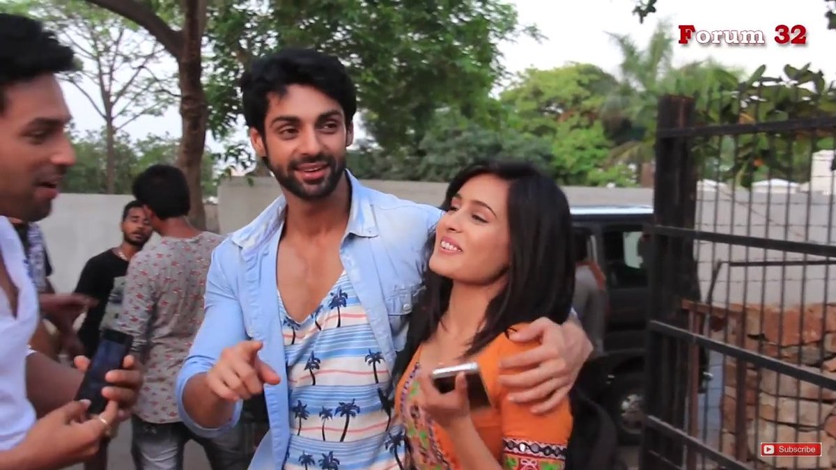 Tiya345Tiya's tweet photo. Rheu fun bts with costars Karan nd Nikhil..😄❤
@rhea_shrm @karan009wahi @nikhil_chaddha 
#RheaSharma #RheaAsGauri 
#KHDDDK https://t.co/9O6E6wNTfV