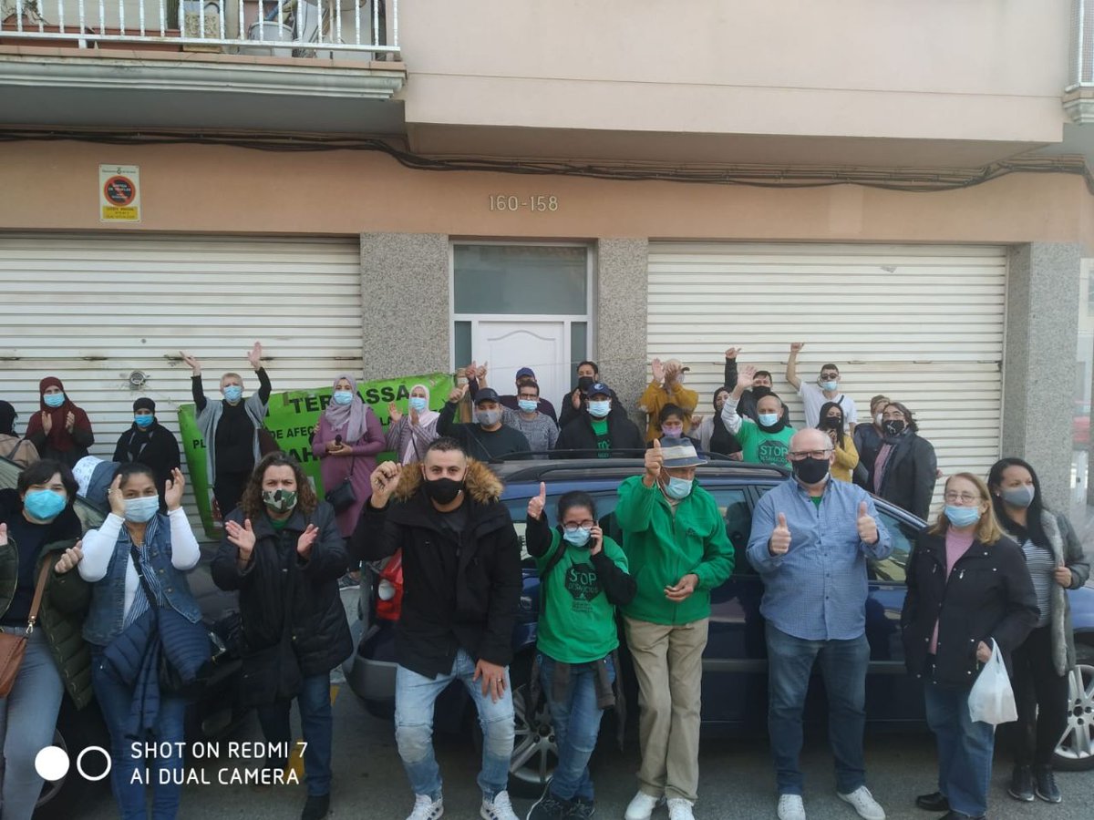 PAH_Trs's tweet photo. ✊ DESAHUCIO PARADO!!

💪💪💪💪 #JuanSeQueda

@bancosantander ahora toca hacer oferta de 👉 #AlquilerSocial!!👈

❌Si incumplís la Ley 24/2015 @ILPhabitatge, exigimos multa al @ajterrassa!!

#StopDesahucios #StopDesnonaments
@LA_PAH @pahcatalanes https://t.co/b8VOVZtr0l