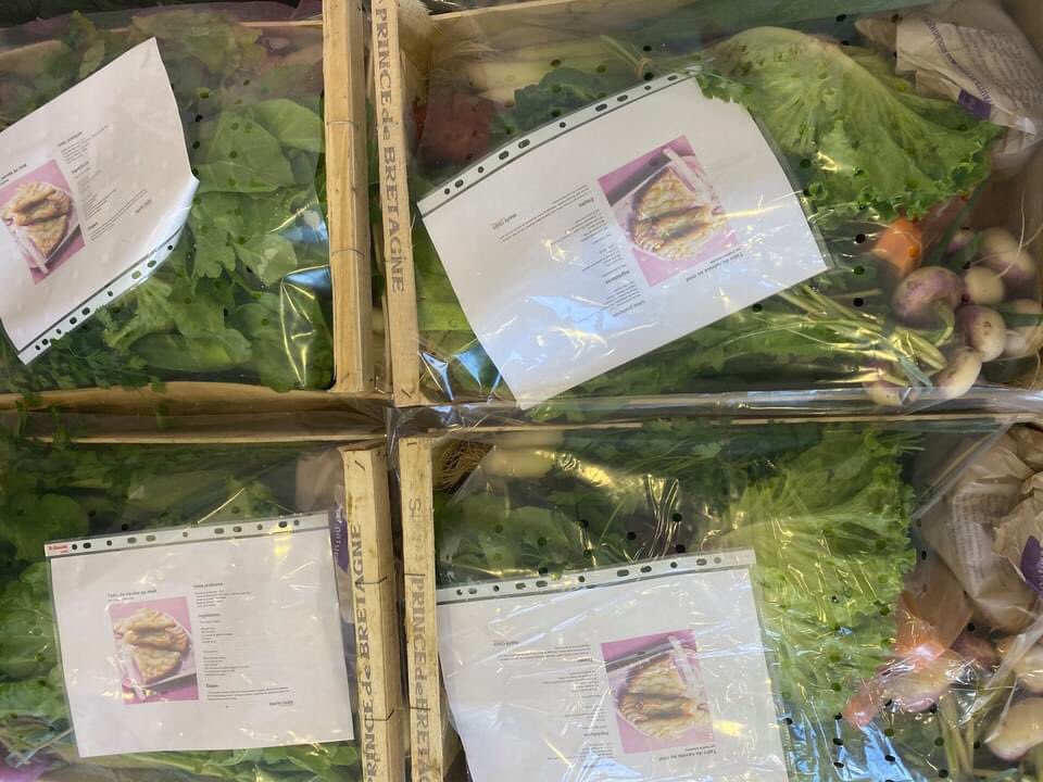 OTCollesurLoup's tweet photo. [CIRCUIT COURT]
Commandez chaque semaine votre panier de légumes issu de la production locale 100% bio des Légumes de St Paul et venez le récupérer à l’office de tourisme le mercredi.
👉économique
👉écologique
👉qualitatif
https://t.co/9wugjK3d3U
#LaColleSurLoup #CotedAzurFrance https://t.co/4OVzvF9WlZ