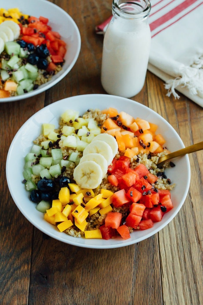 Start your day right, and treat your body well! Food is fuel. #EataRainbow 🥣 🌈