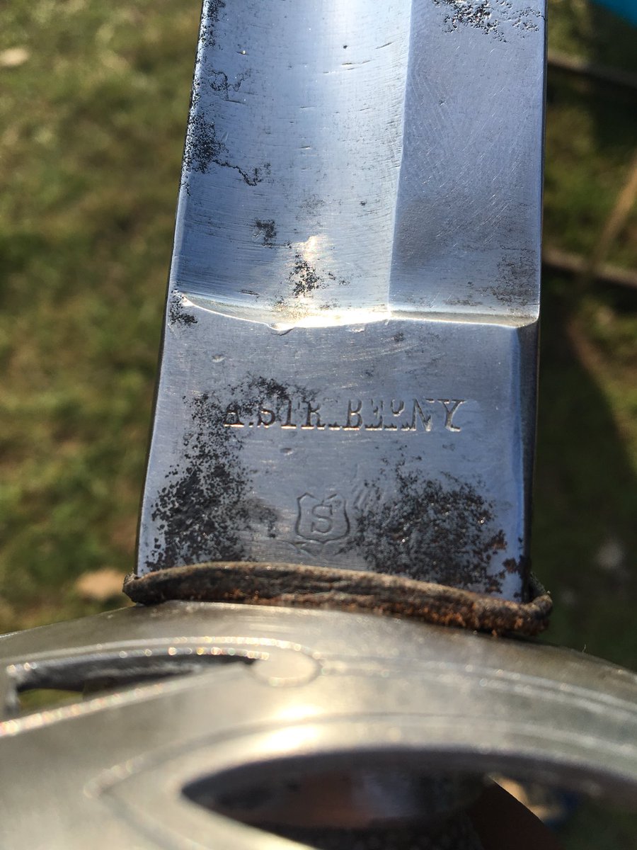 swordscollector's tweet photo. #heavy #Austrian #Cavalry #officer’s #sword, mod. 1869, #spotted in an #antiques #market
#gorgeous #october #day 🎃 https://t.co/deApbdoLuq