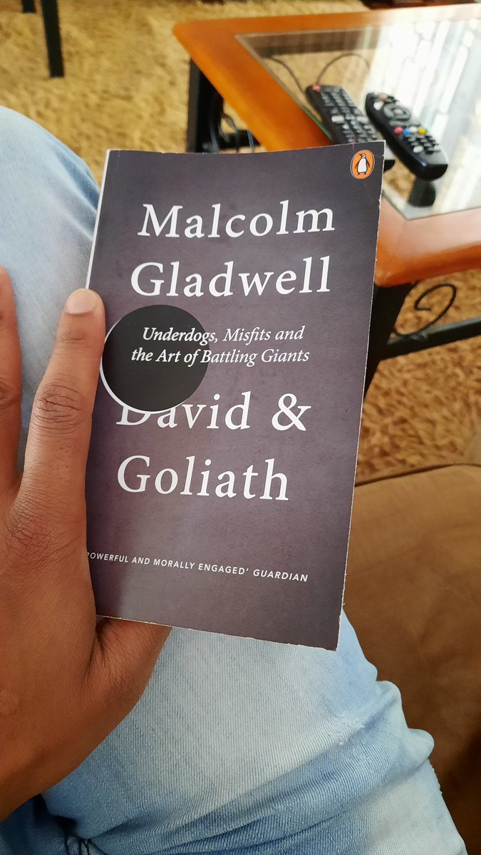 HDsKitchenShow's tweet photo. Pesa kidogo...unaanza kusoma vitabu. 🤪

A friend just gifted me this book. Thank you 'anonymous'! 🤗

Do your friends buy you books, 🤔 ama ni lunch tu na drinks? 😅 https://t.co/CrPIEZIl4Q