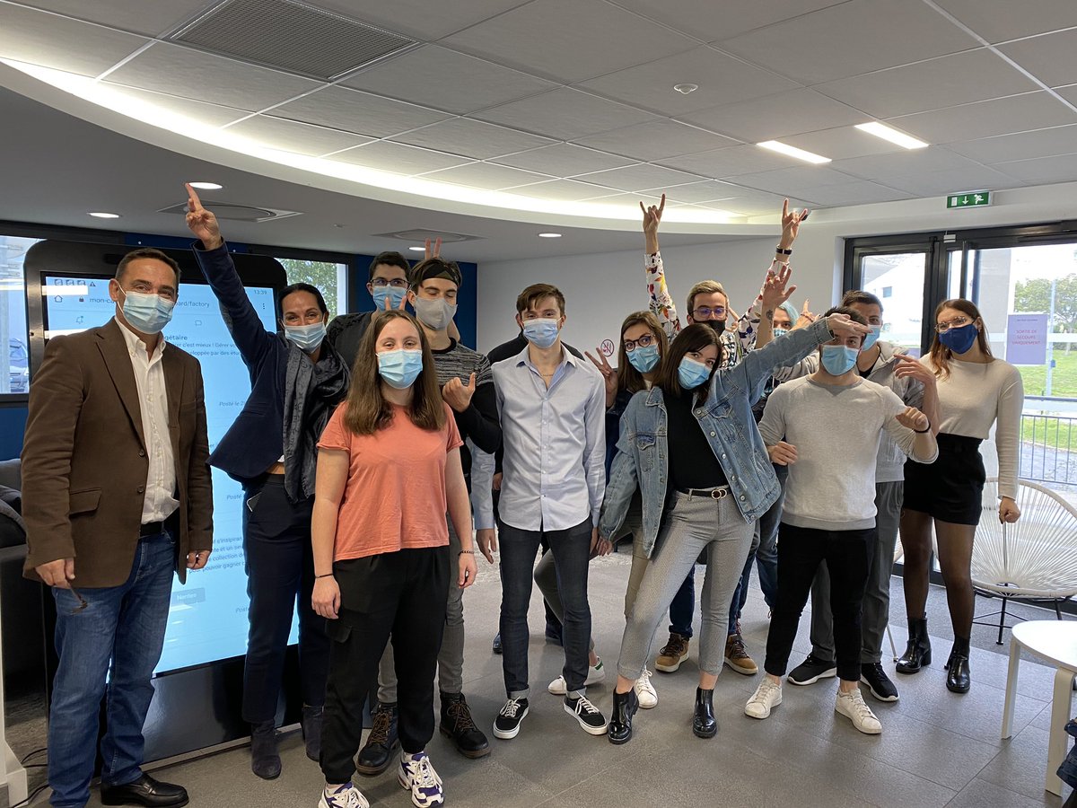 Journée Portes Ouvertes sur le campus de #Nantes 🏢

Les futurs étudiants viennent visiter les locaux nantais et rencontrer les #etudiants des différentes filières. 
💻🎨🎥👩‍💻👨‍💻

Complet pour aujourd’hui 👌!
Contactez-nous pour participer aux prochaines JPO 📲