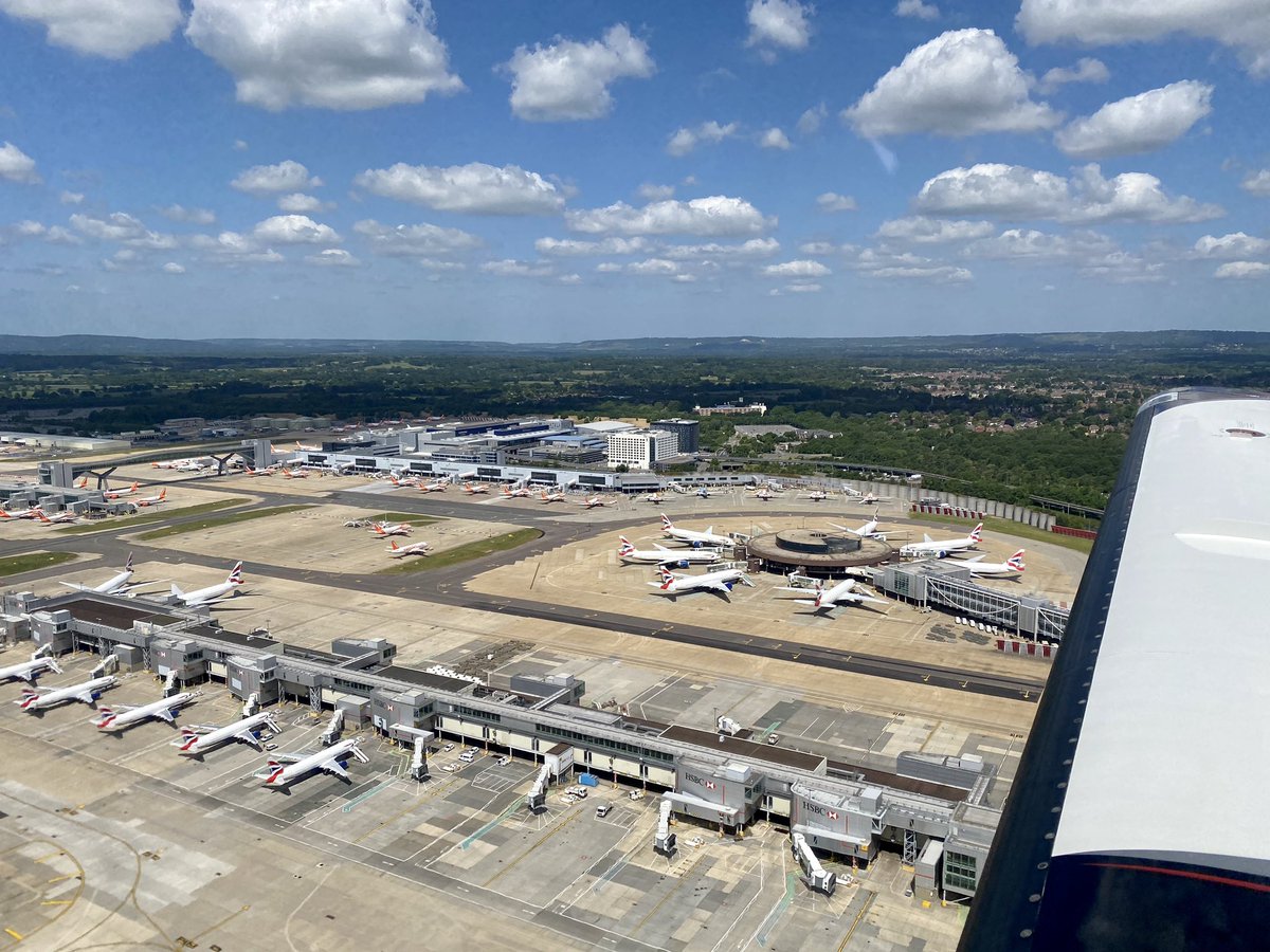 pilot_george_'s tweet photo. Good flight that was over @Gatwick_Airport in May in the @flyTBM 850. Think James got the better pic though... π #TBM850 #TBMWing #avgeek #pilotlife https://t.co/kWzkIr5BHG