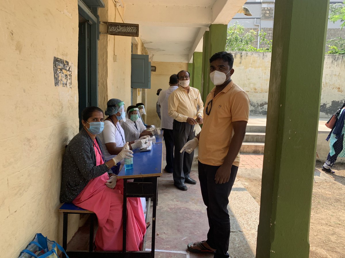 Adv_shashankn's tweet photo. Voted during pandemic. Ur vote should count for eligible🤚🏼.Don’t sell yourself.. #firstvote for #graduateselection https://t.co/POTMyvIj4p