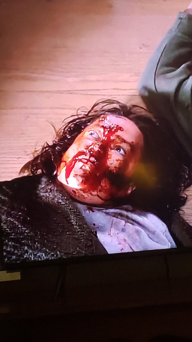 Tinoladobo's tweet photo. Still one of my all time favorite movie fight scenes 😂 #misery #kathybates #itisallover https://t.co/WBGf3sdqPQ