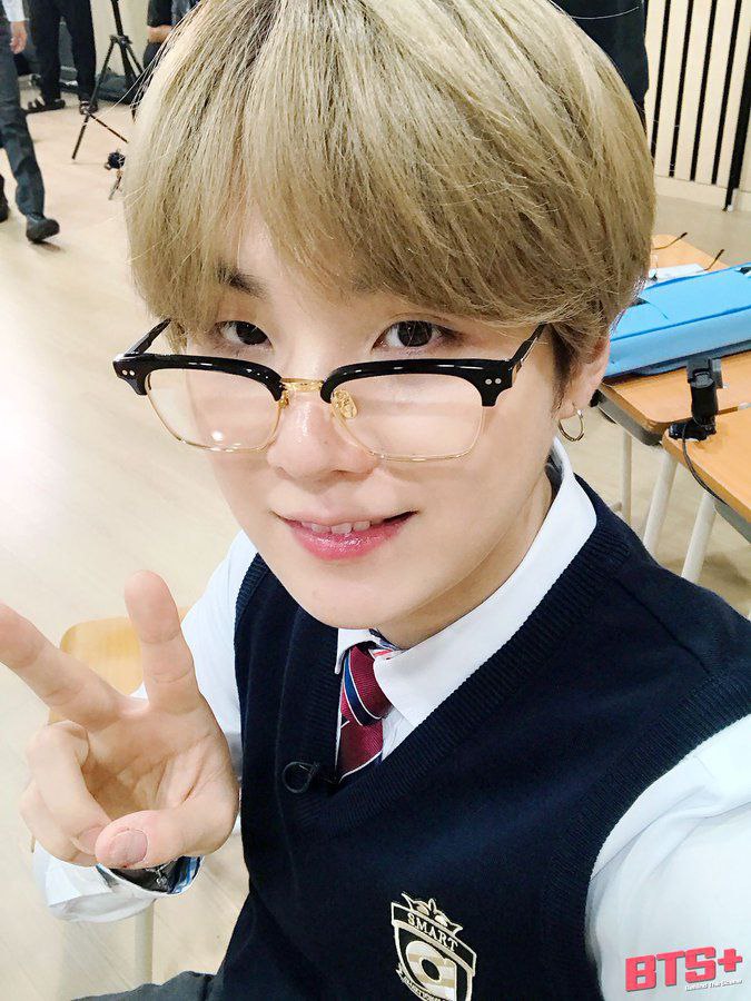 jmnoona13's tweet photo. @BTS_twt #indonesiaarmy #indomybts #RUNBTSep113 Army kalian salfok ke photo mana? https://t.co/JuM184jsvK