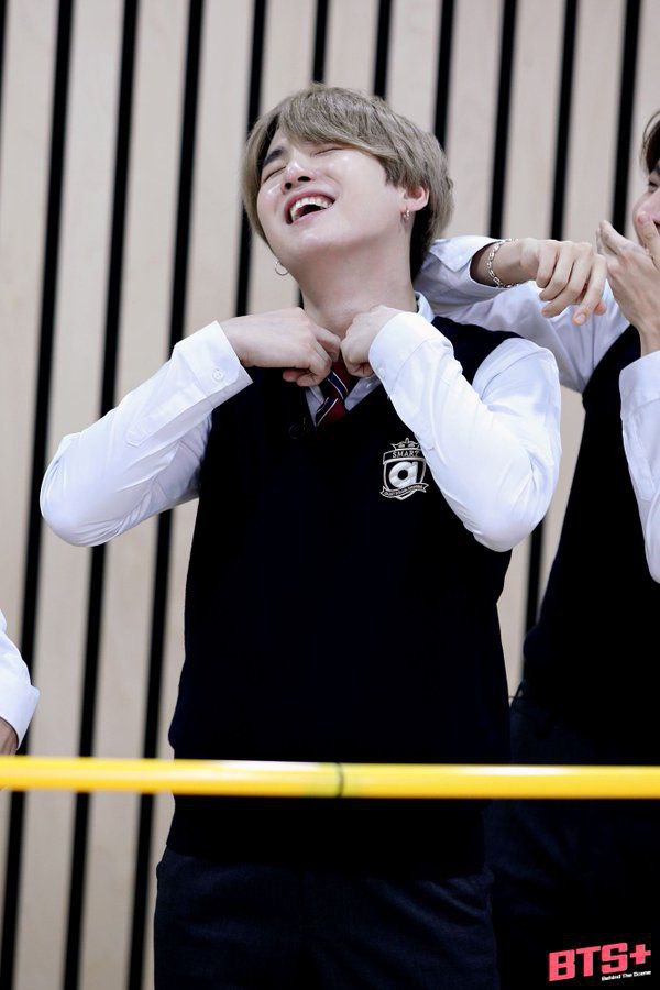 jmnoona13's tweet photo. @BTS_twt #indonesiaarmy #indomybts #RUNBTSep113 Army kalian salfok ke photo mana? https://t.co/JuM184jsvK