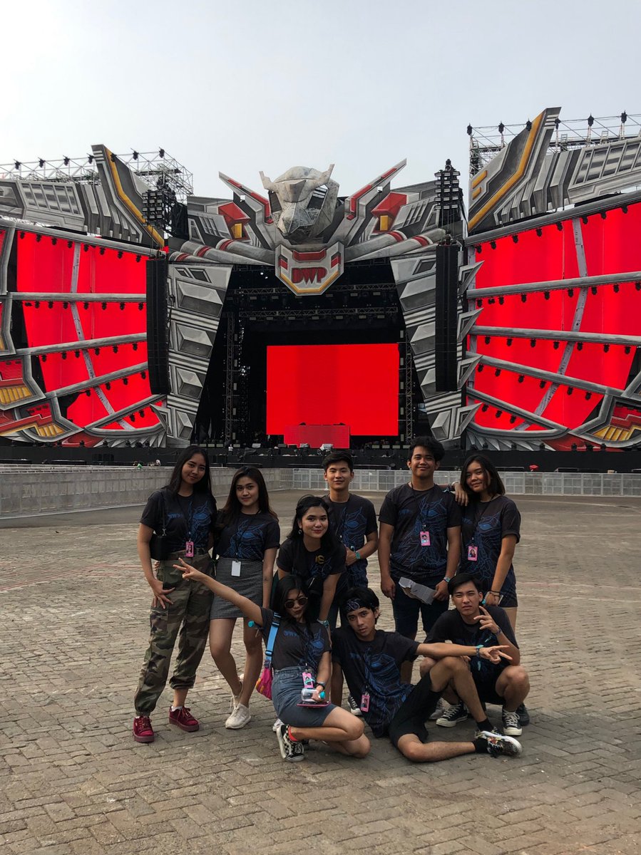 skipberat's tweet photo. kangen jd panitia nya donk #DWP2019 https://t.co/UjoTnoM3me